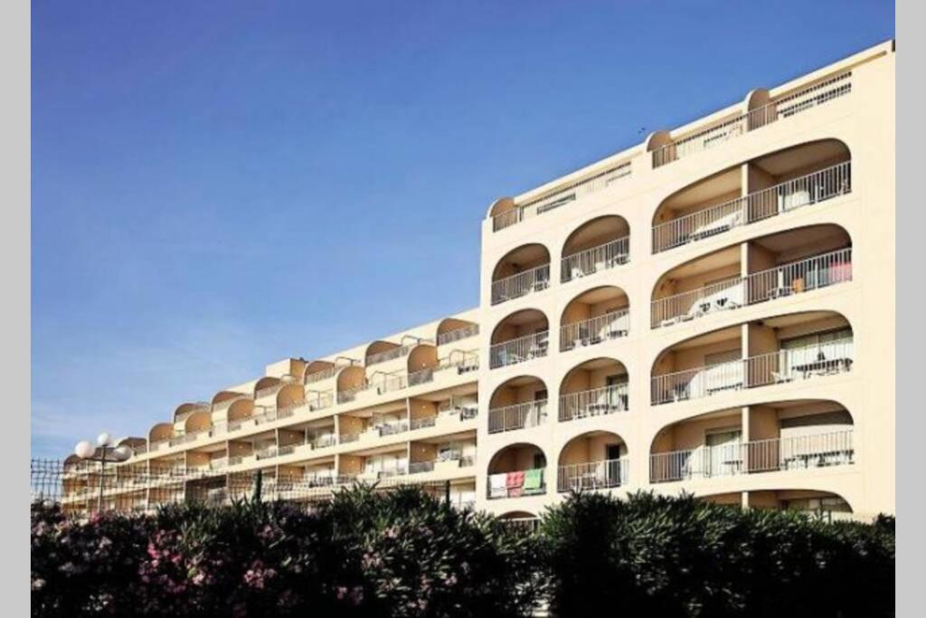 Escapade Au Port Apartment อิแยร์ ภายนอก รูปภาพ