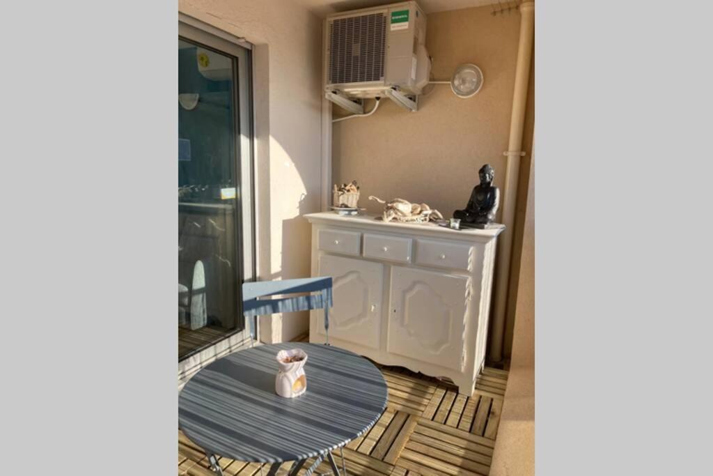 Escapade Au Port Apartment อิแยร์ ภายนอก รูปภาพ